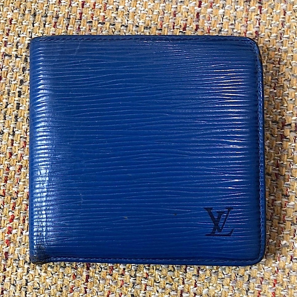 LOUIS VUITTON Blue Epi Leather Marco BiFold Wallet MI0971
